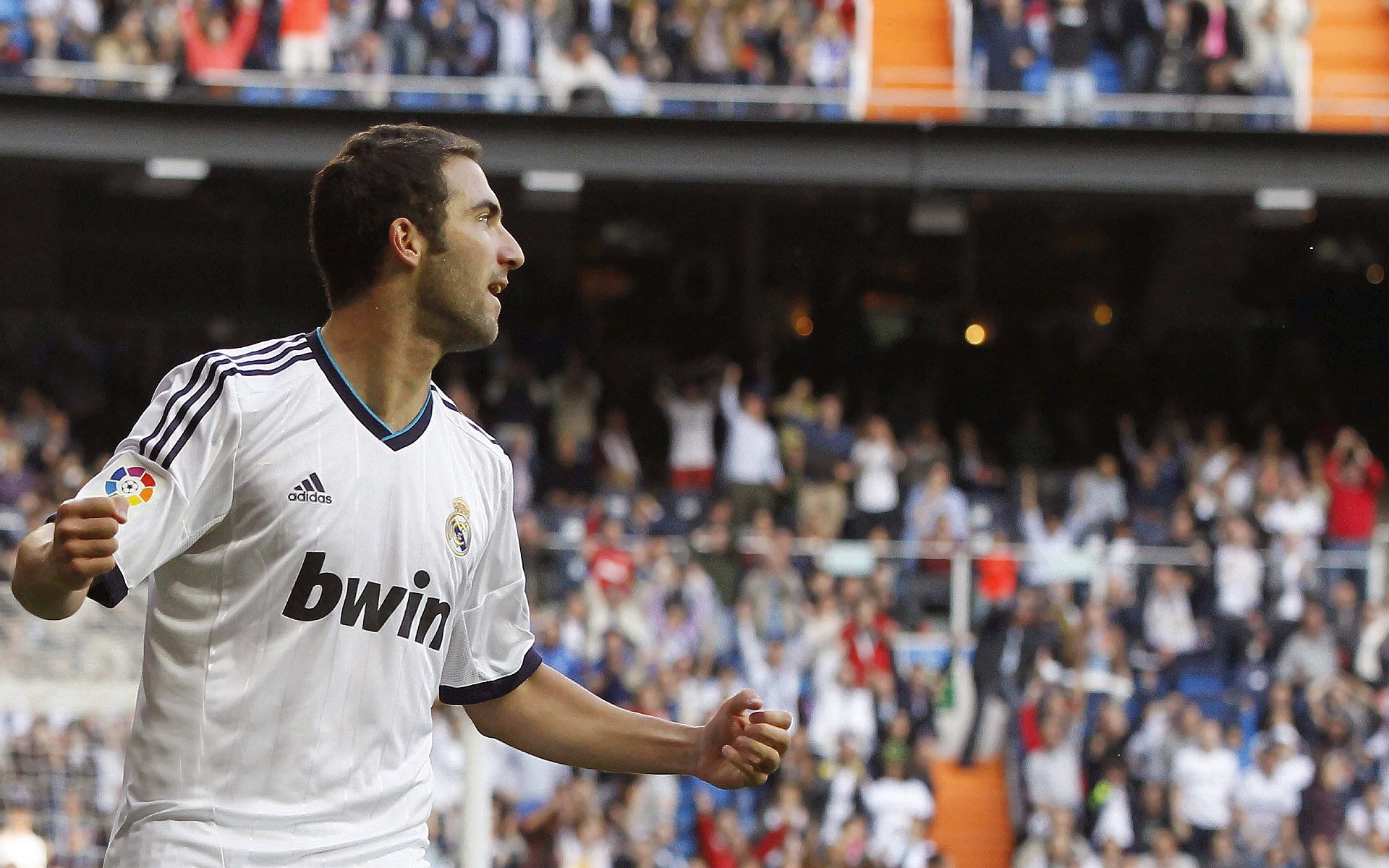 “武汉马拉松，赛道上的速度狂潮”